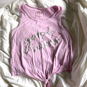 Urban tank top with knot and saying